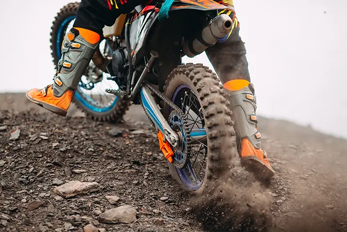 オフロードバイクでの林道走行のコツと注意点